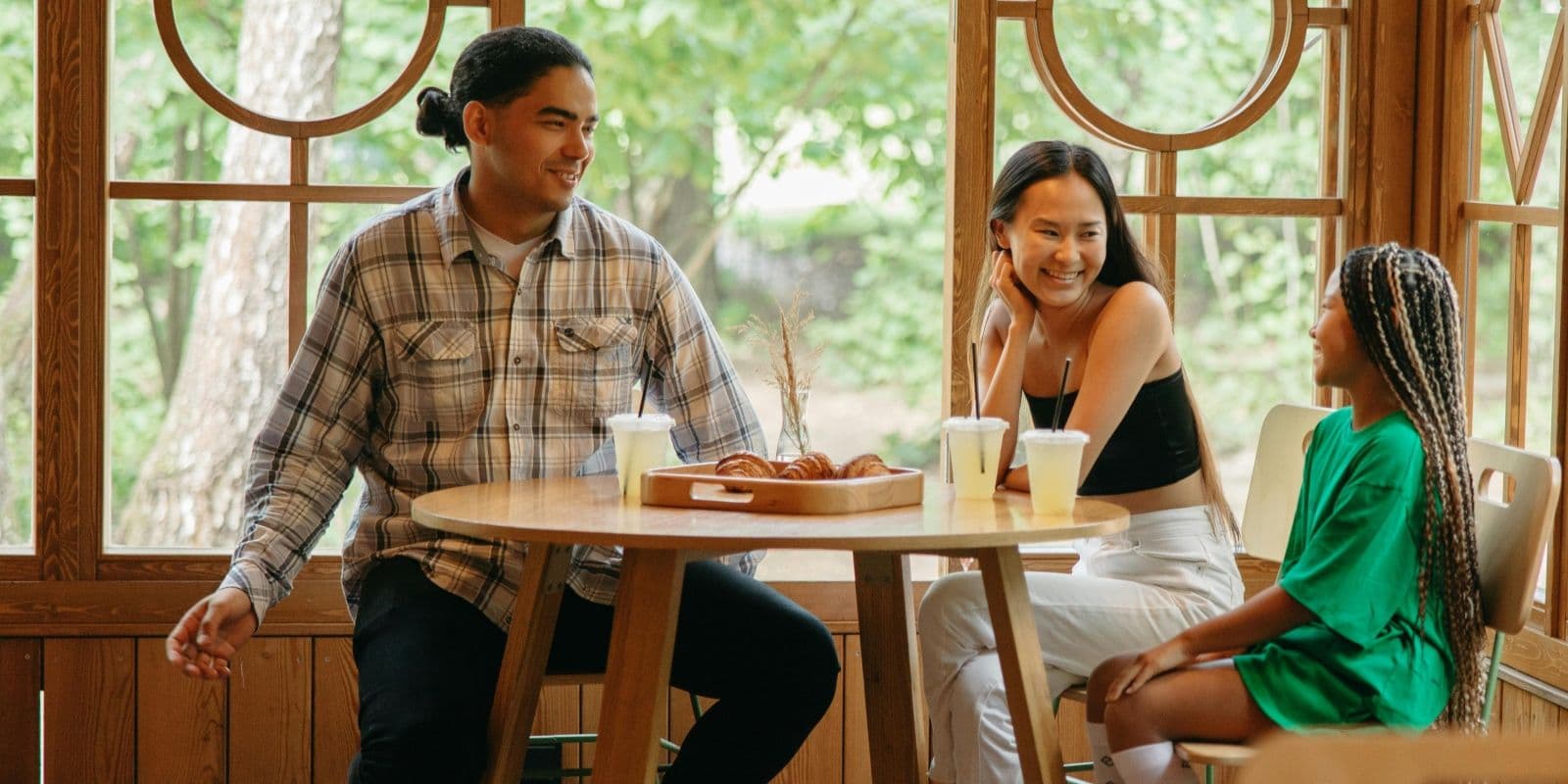 Where to Find Year-Round Military Discounts on Dining in 2026